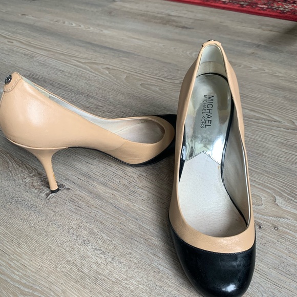 🦋 Sz 9 MICHAEL KORS heels - Picture 3 of 6